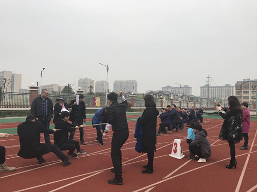 拔河比賽現(xiàn)場4